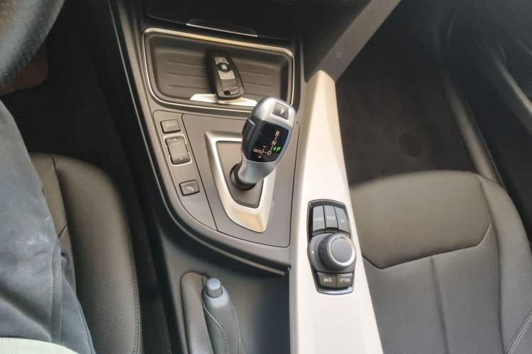 Used BMW 3 Series 2015 320i Fashion Model