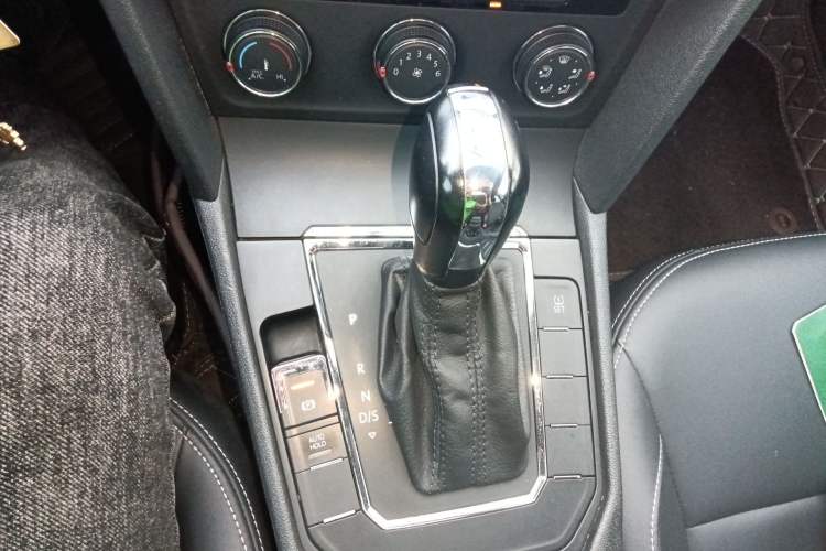 Used Volkswagen Lamando 2015 230TSI DSG Fashion Edition Gear Lever