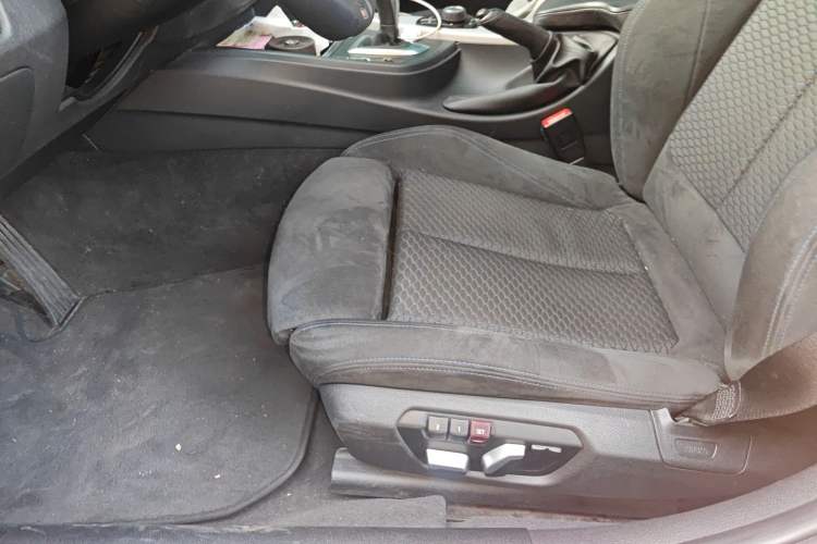 Used BMW 3 Series 2017 320i M Sport Left Front Seat