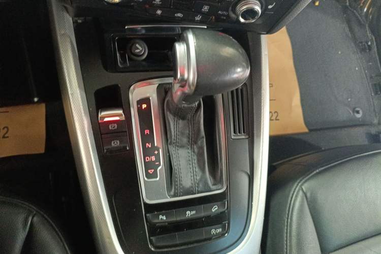Used Audi Q5 2013 40 TFSI Technology Edition Gear Lever