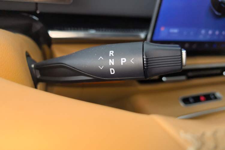 Used VOYAH Dream 2025 PHEV Four-Wheel-Drive Flagship Kunpeng Edition Gear Lever