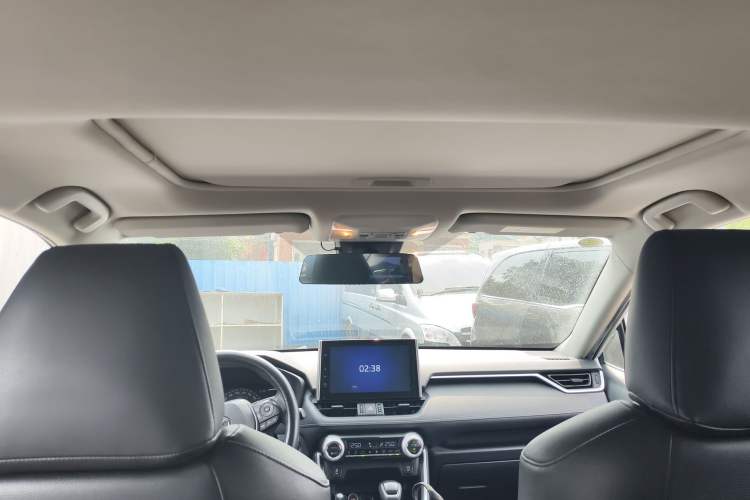 Used Toyota RAV4 2021 2.0L CVT Two-Wheel Drive Fashion Edition Headliner