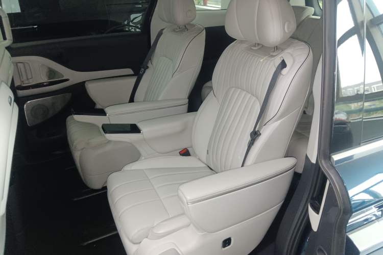 Used VOYAH Dream 2025 PHEV Four-Wheel-Drive Flagship Kunpeng Edition Left Rear Seat