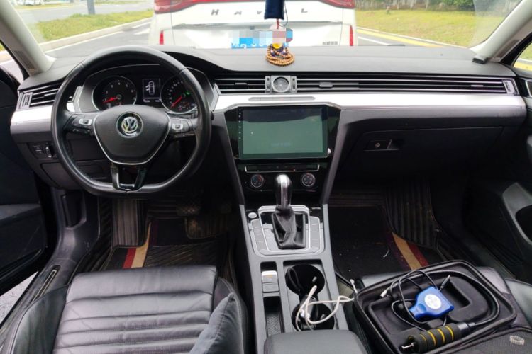 Used Volkswagen Magotan 2019 330TSI DSG Leading Edition China V Standard Center Console