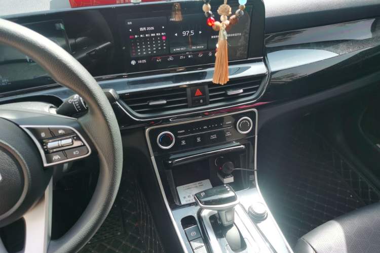 Used Kia Seltos 2023 1.5L CVT Luxury Edition Audio And AC Panel