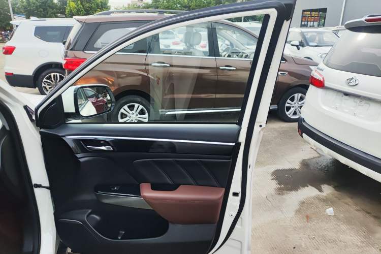 Used GAC Trumpchi GS7 2017 280T Two-Wheel Drive Luxury Model
