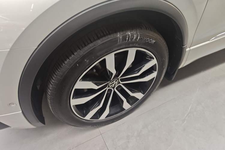 Used Volkswagen Tiguan L 2021 330TSI Automatic Two-Wheel Drive R-Line Flagship Edition
