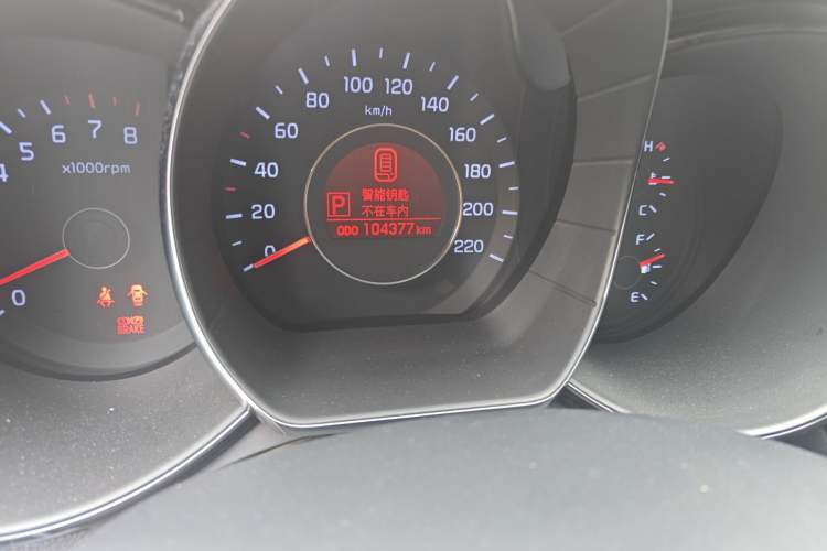 Used Kia K2 2012 Hatchback 1.6L AT Premium Odometer Close Up