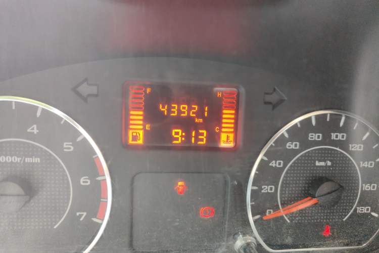 Used Wuling Hongguang V 2019 1.5L Jingqu Version China VI LAR Odometer Close Up