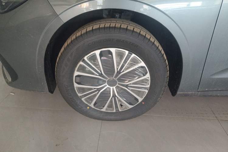 Used Geely Galaxy Stellar 6 2026 Model 60km Sailing Edition Left Front Wheel Hub