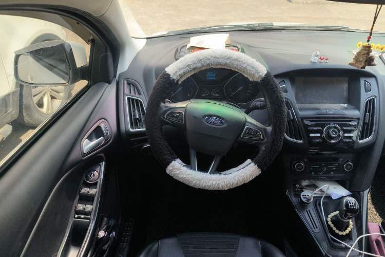 Used Ford Focus 2015 Hatchback EcoBoost 125 Manual – Ultra-Style Edition
