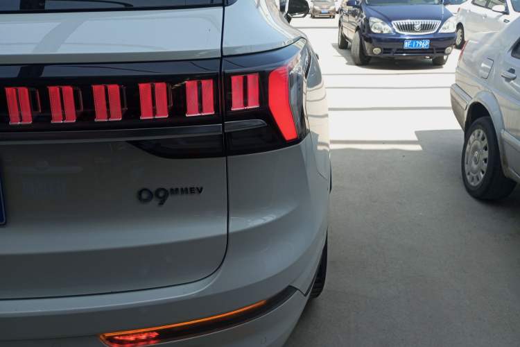 Used Lynk & Co 09 2021 2.0T Halo Six-Seater
