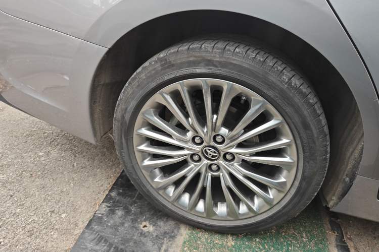 Used Toyota Avalon 2019 Dual-Engine 2.5L XLE Prestige Version China VI Standard