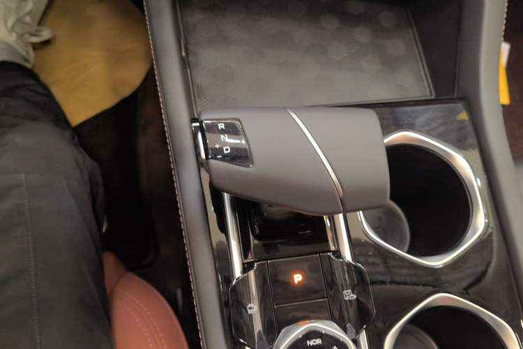 Used CHANGAN Eado 2024 PLUS Blue Whale NE 1.4T GDI DCT High-Energy Edition Gear Lever