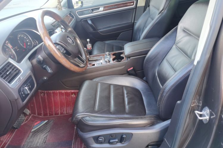 Used Volkswagen Touareg 2011 3.0 TSI High-End Version Left Front Seat