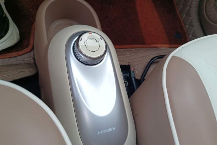 Used Wuling Hongguang MINIEV 2025 Four-Door Version Advanced Edition Gear Lever