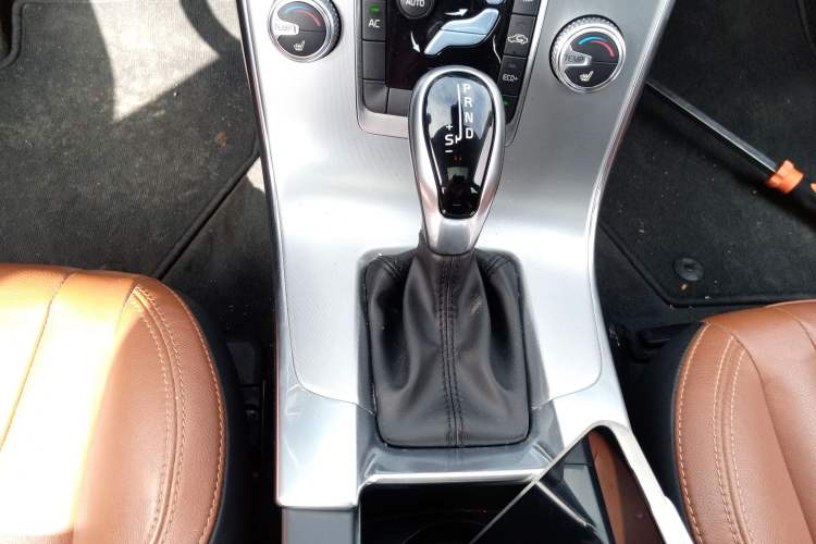 Used Volvo V60 2017 T5 Zhiyi Edition China V Standard Gear Lever