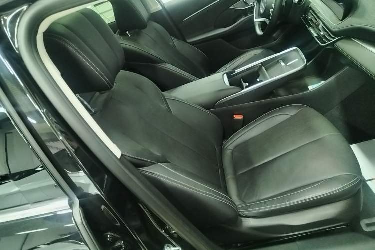 Used Buick LaCrosse 2024 28T Luxury Edition Right Front Seat