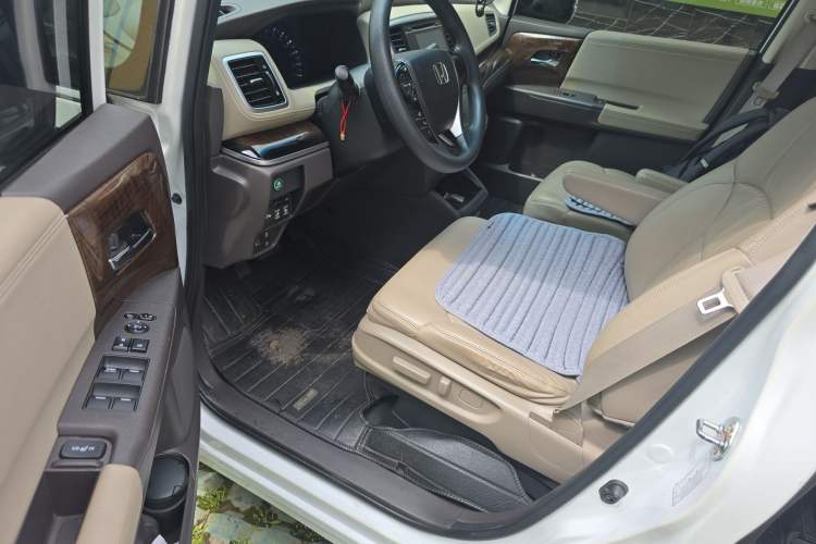 Used Honda Odyssey 2015 Revised 2.4L Luxury Edition Driver Seat