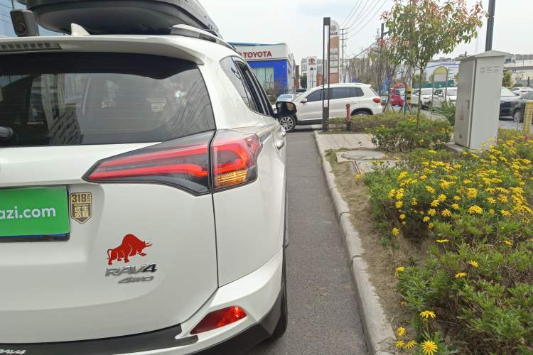 Used Toyota RAV4 2016 2.0L CVT Two-Wheel Drive Urban Edition China V Standard
