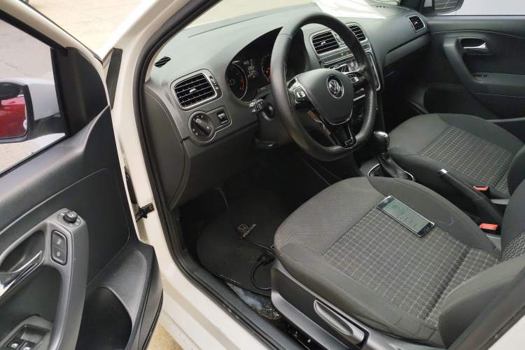 Used Volkswagen Polo 2016 1.6L Automatic Comfort Model
