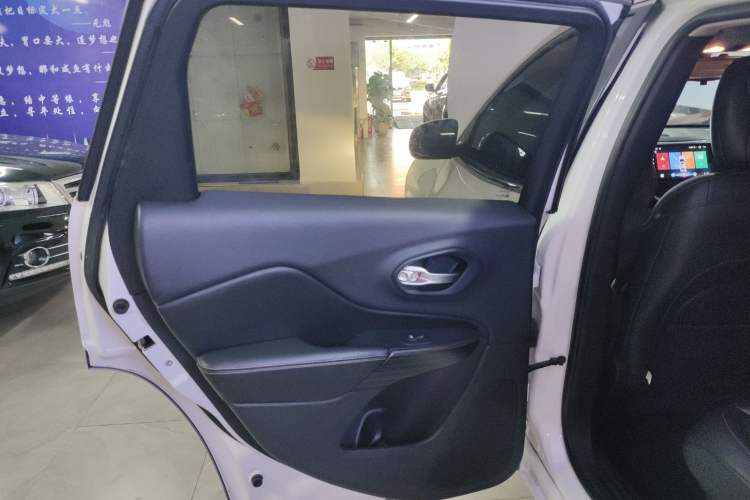 Used Jeep Cherokee 2017 2.4L Professional Edition