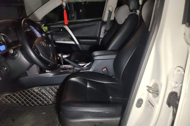 Used Toyota RAV4 2016 2.0L CVT Two-Wheel Drive Fashion Edition China V Standard