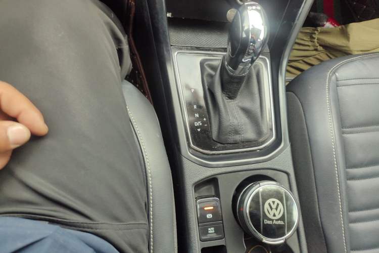 Used Volkswagen Touran 2016 Volkswagen Touran L 280TSI DSG Comfort Edition Gear Lever