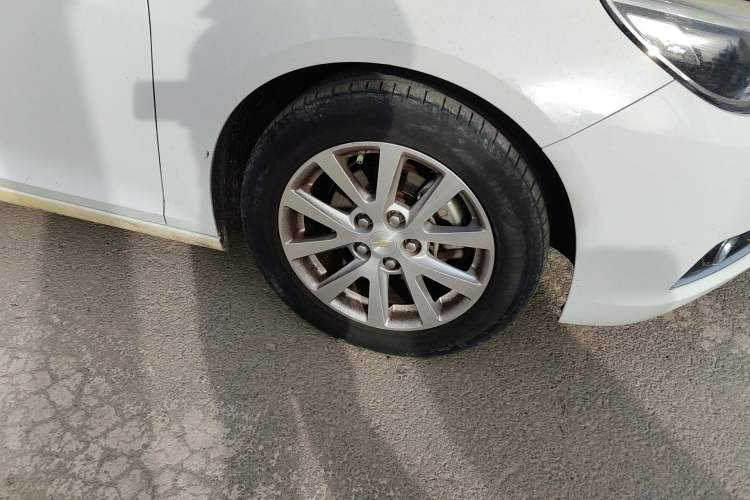 Used Chevrolet Malibu 2014 2.4L Automatic Luxury Edition Right Front Wheel Hub