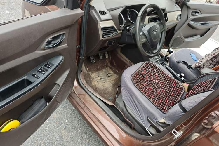 Used Wuling Hongguang 2019 1.5L S Standard Version China VI LAR
