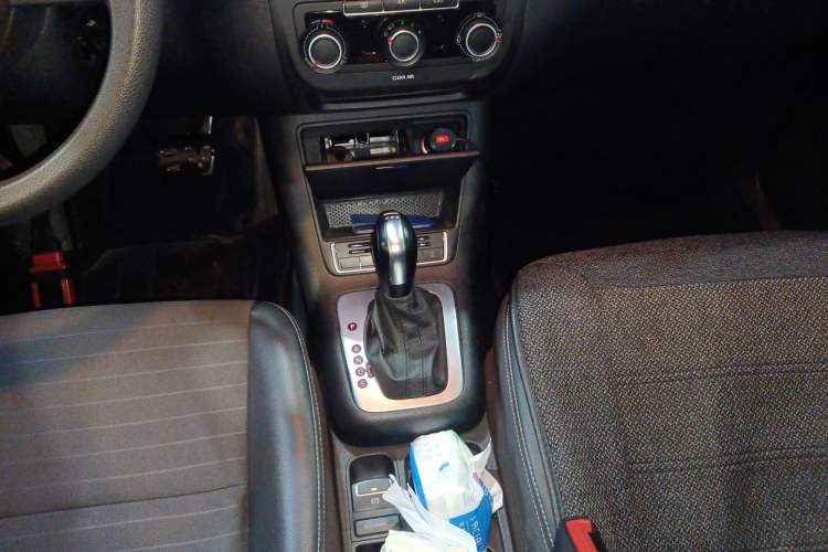 Used Volkswagen Tiguan L 2016 280TSI Automatic Two-Wheel-Drive Silk Road Style Edition
