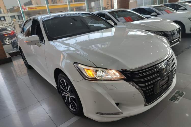 Used Toyota Crown 2018 2.0T Fashion Edition
