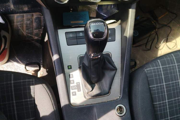 Used Skoda Octavia 2019 1.5L Automatic SmartDrive Comfort Edition China VI Standard Gear Lever