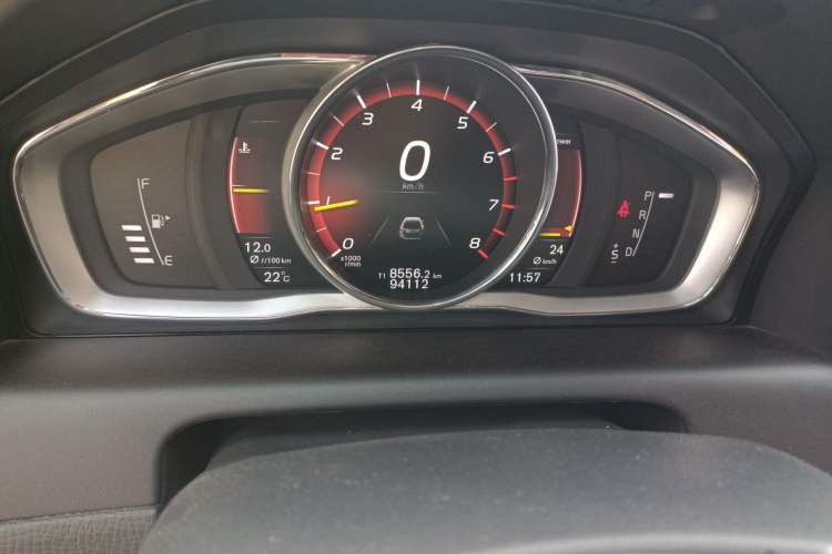 Used Volvo XC60 2017 T5 AWD Smart Upgrade Edition Odometer Close Up