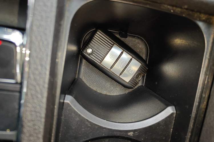 Used Roewe RX5 2019 20T Two-Wheel Drive Automatic 4G Connected Platinum Edition Vehicle Key