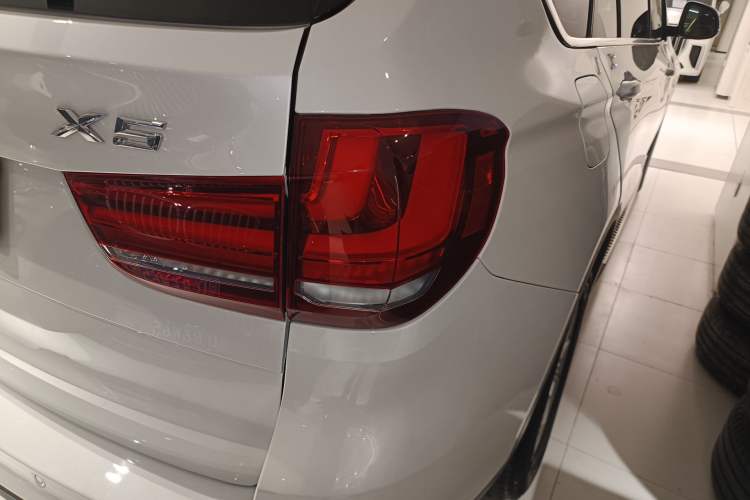 Used BMW X5 2015 xDrive28i
