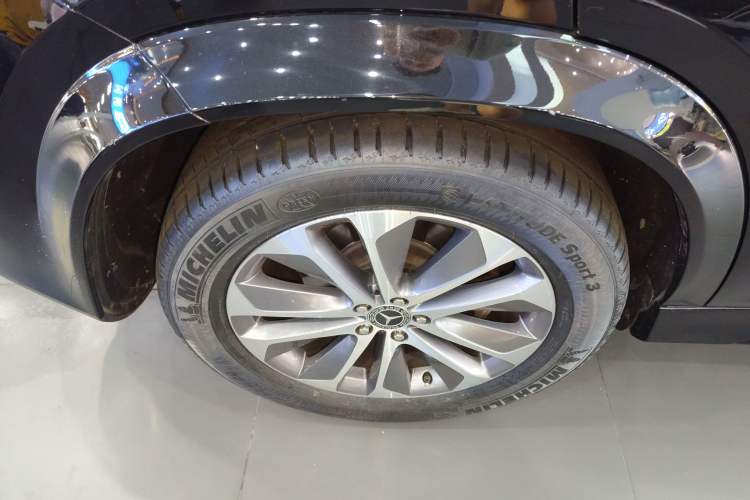 Used Mercedes-Benz GLE 2022 GLE 350 4MATIC Stylish Model Right Rear Wheel Hub