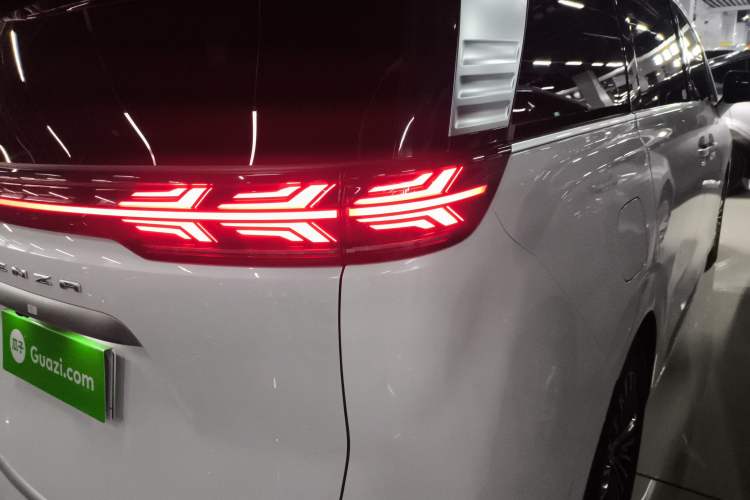 Used Denza D9 2024 DM-i 980 Four-Wheel Drive Prestige Model
