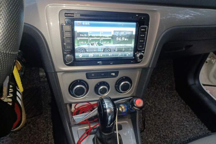 Used Volkswagen Gran Lavida 2013 1.6L Automatic Fashion Model
