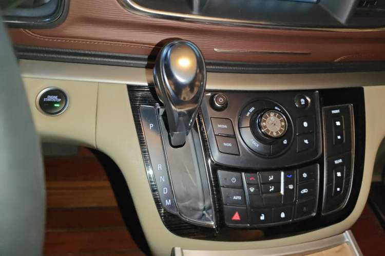 Used Buick GL8 2018 28T Luxury Model China VI Standard
