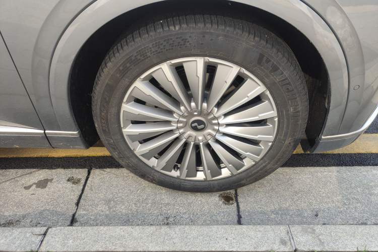 Used ONVO Luxeed L90 2025 Model—Max Six-Seater Version