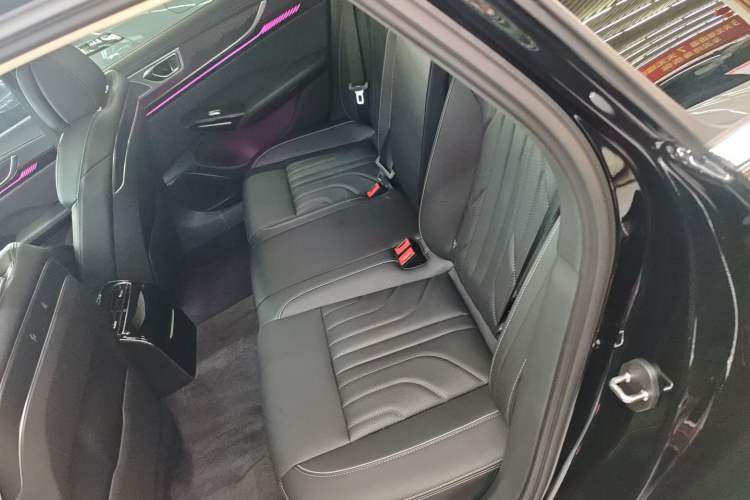 Used Hongqi H9 2025 Model Facelifted 2.0T Two-Wheel Drive Flag-Style Luxury Business Edition, 5 Seats