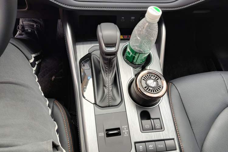 Used Toyota Crown Kluger 2026 Model 2.5L HEV All-Wheel-Drive Prestige Edition Gear Lever
