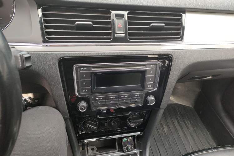 Used Volkswagen Bora 2015 Qihui Edition 1.6L Automatic Fashion Model Audio And AC Panel