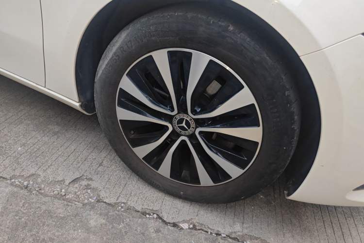 Used Mercedes-Benz A-Class 2022 A 200 Dynamic Edition Right Front Wheel Hub