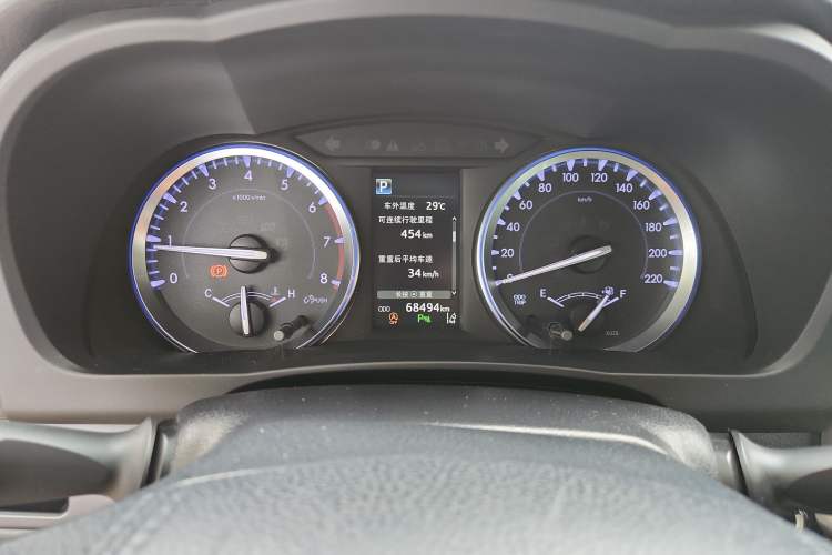 Used Toyota Highlander 2018 2.0T Two-Wheel-Drive Luxury Edition 7 Seats Emission Standard China V
