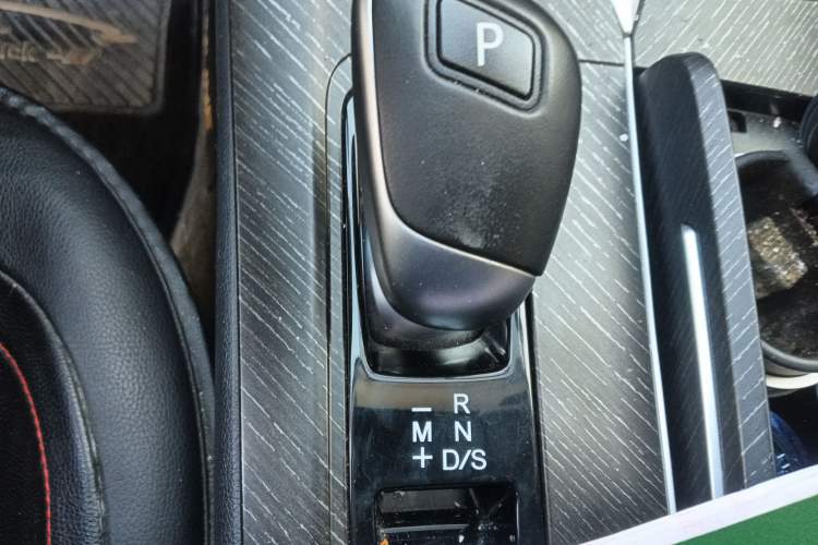 Used Venucia V 2022 260T Black Horse Edition · Idol
