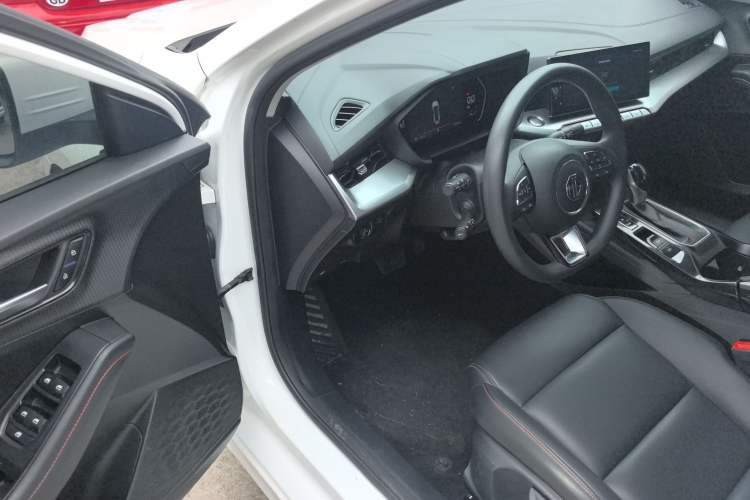 Used MG 5 2023 180 DVVT CVT Luxury Edition