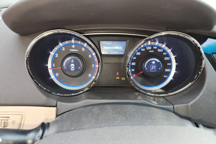Used Hyundai Sonata 2013 2.0L Automatic Fashion Edition Odometer Close Up