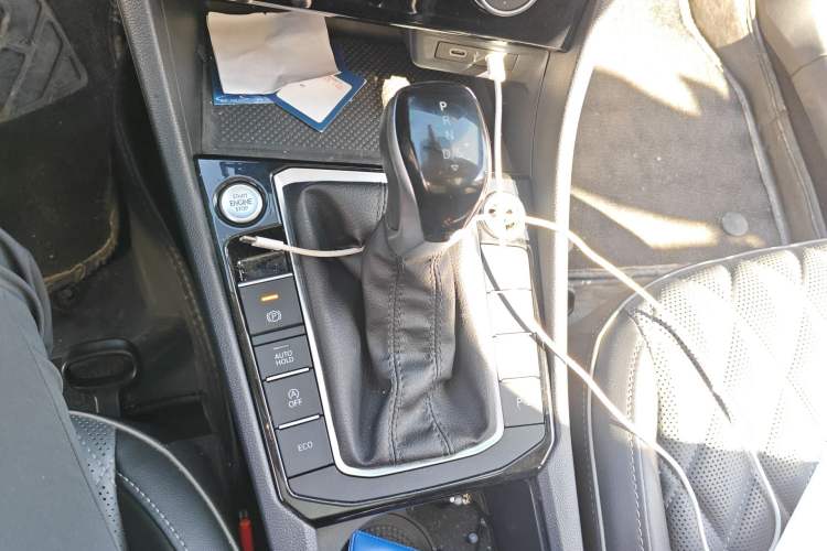 Used Volkswagen Sagitar 2023 300TSI DSG Excellence Edition Gear Lever